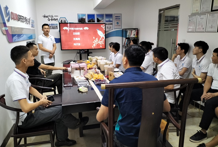 绿巨人视频官网科技召开9月份总结会暨生日会